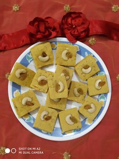 बेसन की बर्फी (Besan ki Barfi recipe in Hindi) रेसिपी मुख्य फोटो