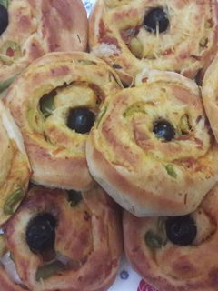 صورة لوصفة بيتزا رولي واحد البنة خيال 😋😍
