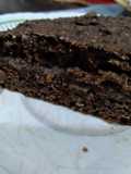 Brownies de porotos negros y algarroba, con dulce de leche