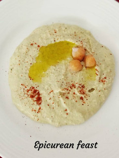 A picture of Hummus/ creamy chickpea paste.