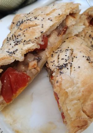 A picture of Spicy chicken and tomato puff pie.