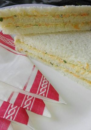 A picture of Mayonnaise veg sandwich.