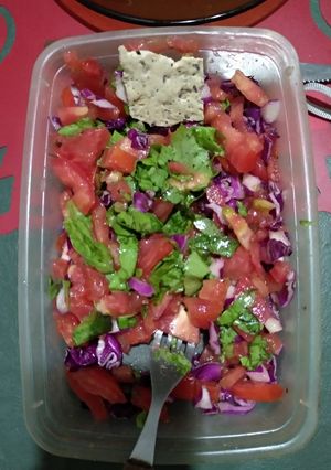 Una foto de Ensaladita fresca primaveral vegan 😎😍