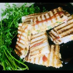 A picture of Cheesy chilli finger sandwich.