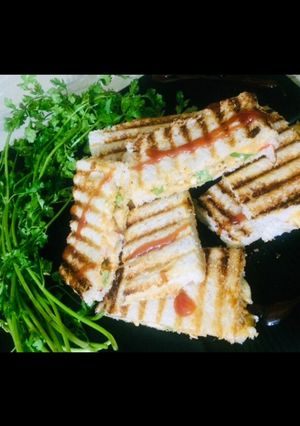 A picture of Cheesy chilli finger sandwich.