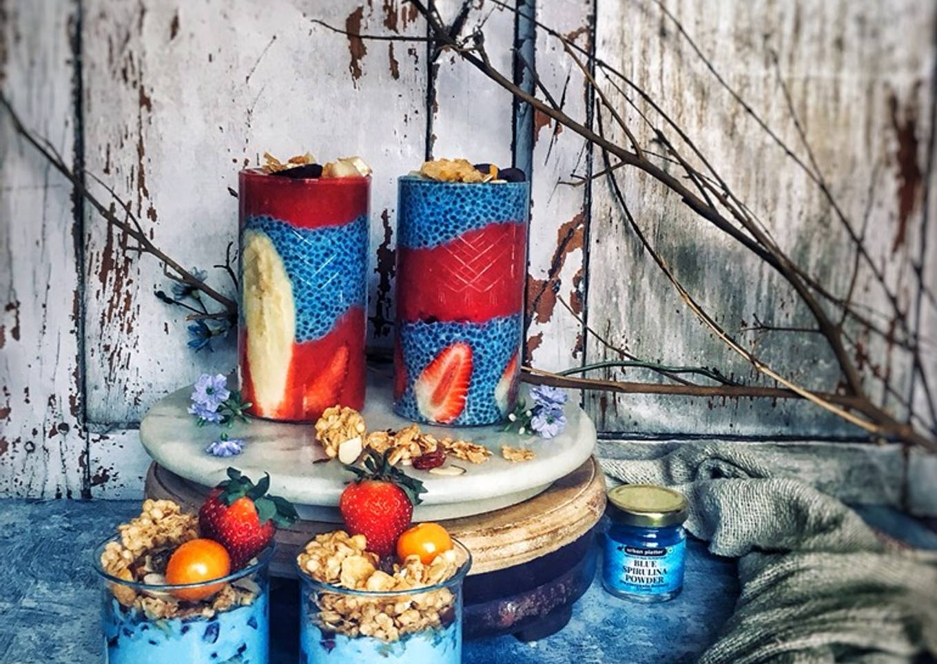 Spirulina granola parfait/ Spirulina chia pudding