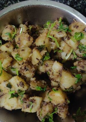 A picture of Sukhe aloo.