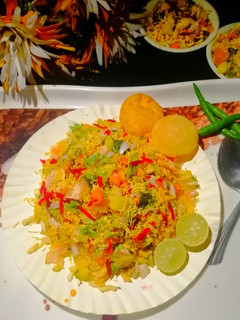 भेल पूरी (bhel puri recipe in Hindi) रेसिपी मुख्य फोटो