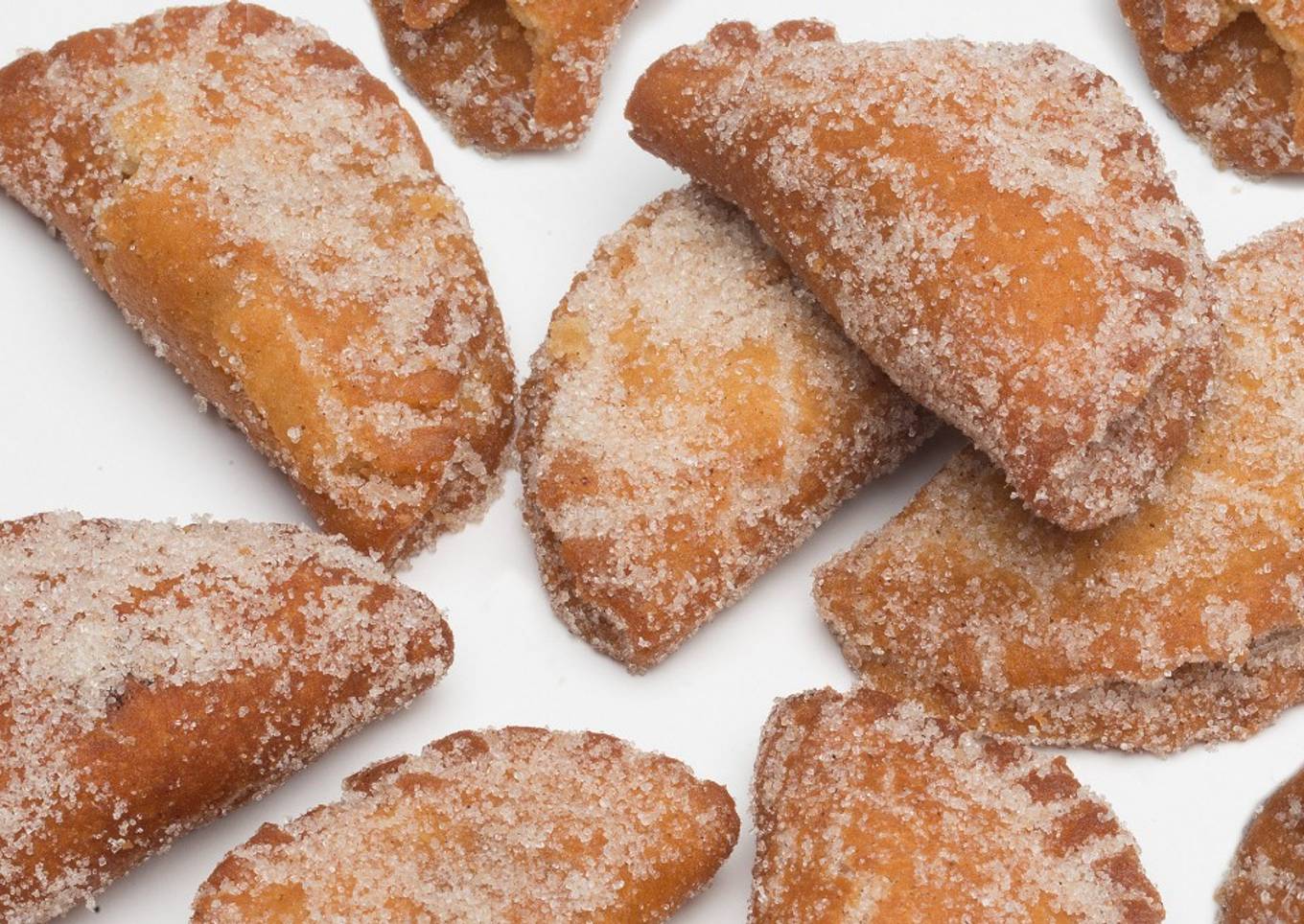 Empanadillas fritas rellenas de flan