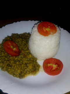 A picture of White rice & ndengu stew.
