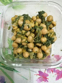 Una foto de 337. Garbanzos con espinacas y menestra vegano