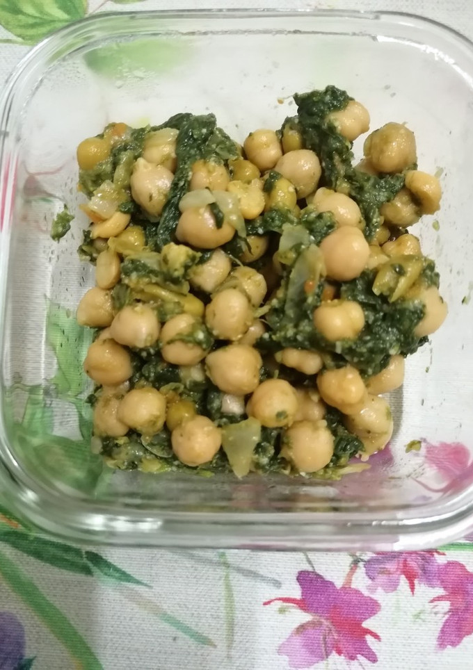 Una foto de 337. Garbanzos con espinacas y menestra vegano