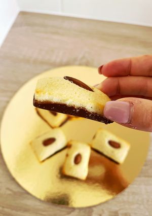 Une photo de Financiers aux amandes et coque en chocolat 🍫