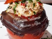 Una foto de tomates rellenos queso al horno