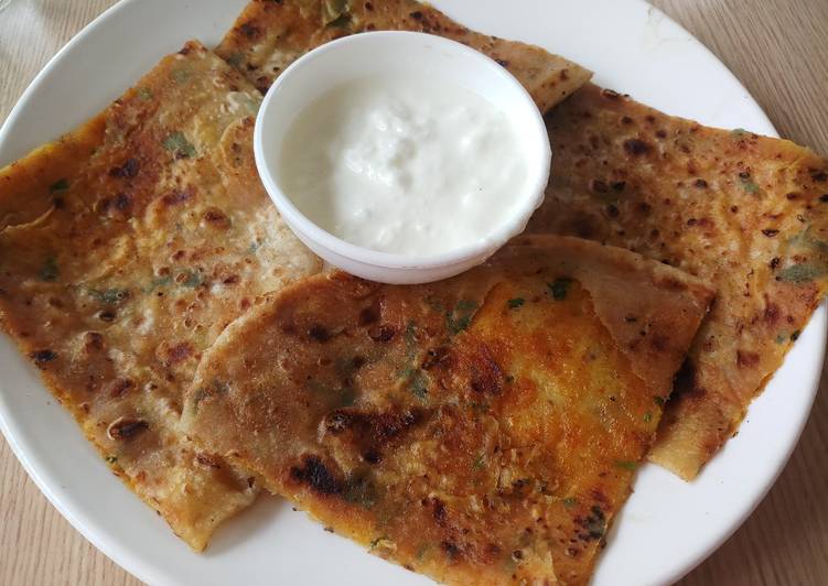 Recipe of Ultimate Potato coriander paratha with curd