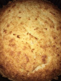 Una foto de Tarta de coco manjar base galletas