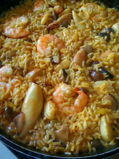 Una foto de Arroz con setas, langostinos y chipirones
