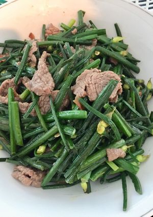Hình của món Bông hẹ xào thịt bò.