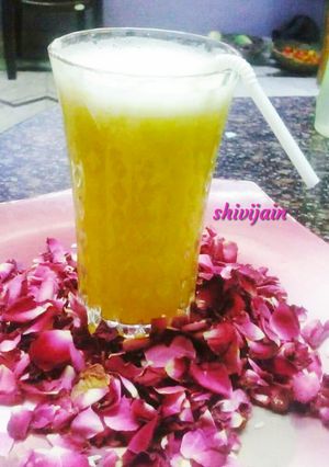 A picture of Pineapple shake.