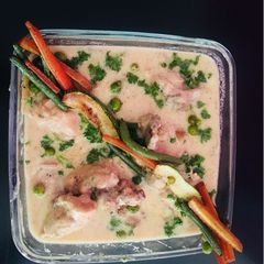 Chicken in white sauce A picture of Chicken in white sauce.