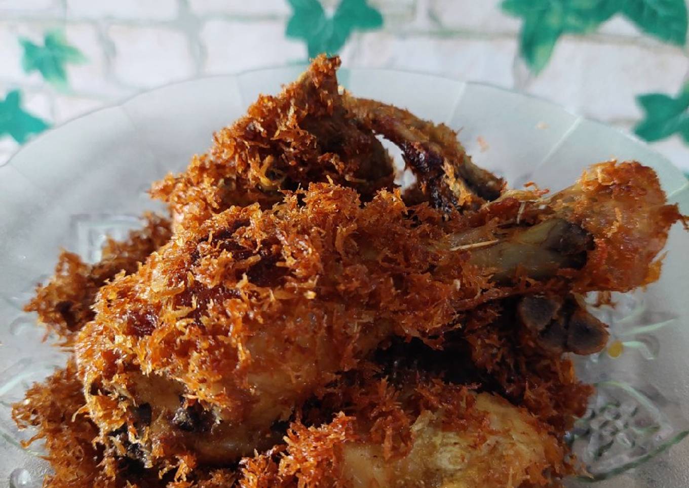 Ayam goreng serundeng kelapa