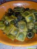 Raviolis rellenos acompañado con champiñones
