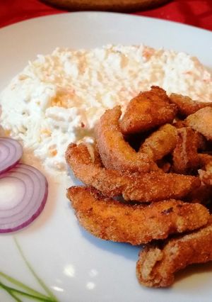 Paprikás lisztbe forgatott csirkemell csíkok recept fotója