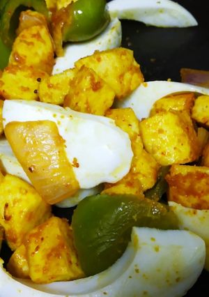 A picture of Kadai egg paneer.