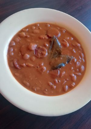 Kolbászos babfőzelék recept fotója