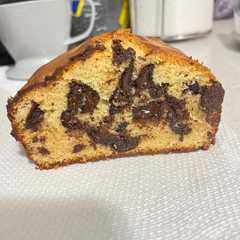 Una foto de Torta con gotas de chocolate