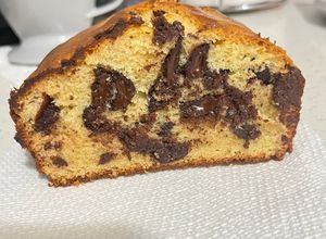 Una foto de Torta con gotas de chocolate