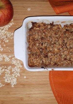O poză a rețetei Crumble cu mere și fulgi de ovăz.