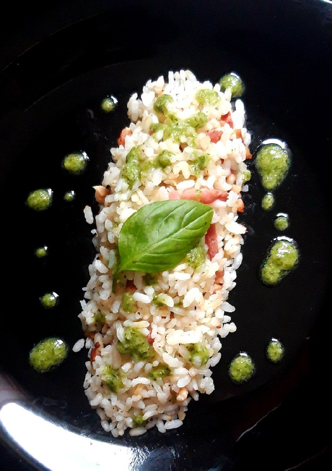 Una foto de Arroz trufado con salsa pesto