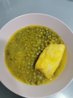 Una foto de Guisantes con merluza🐟