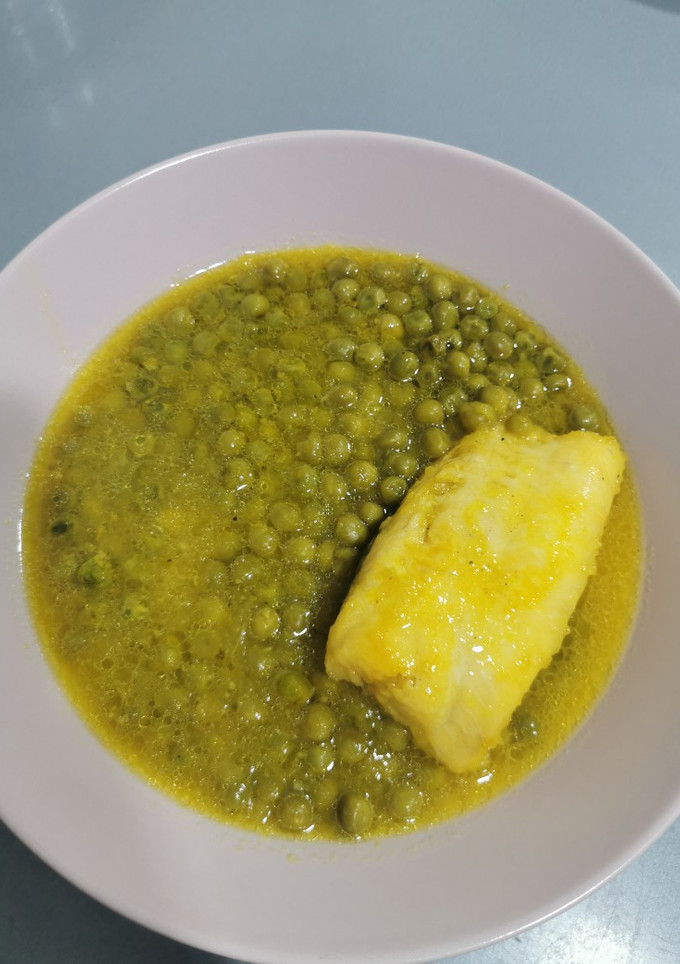 Una foto de Guisantes con merluza🐟