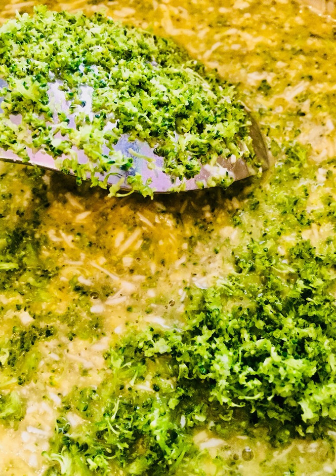 Una foto de Tortitas de brócoli con queso
