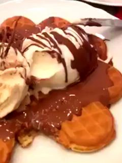 Φωτογραφία της συνταγής Βάφλα με σοκολάτα και παγωτό