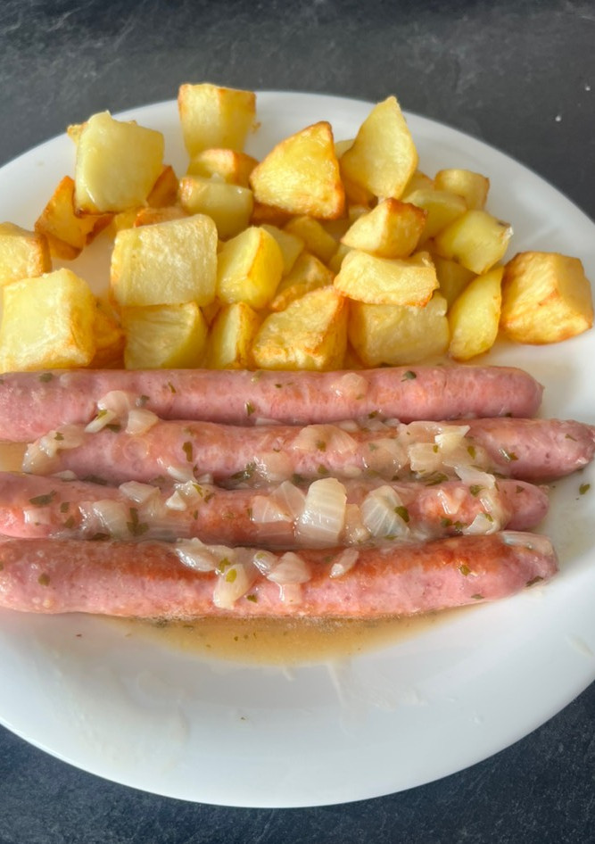Una foto de Salchichas frescas en salsa