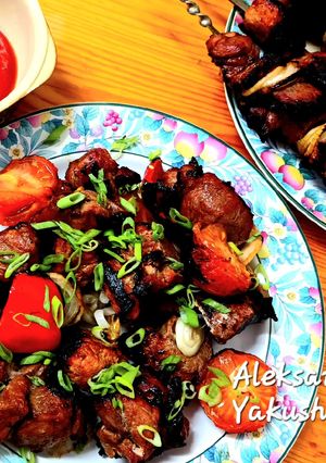 A picture of Pork skewers marinated in pomegranate juice.