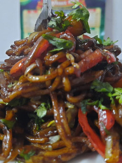 नूडल्स (noodles recipe in Hindi) रेसिपी मुख्य फोटो