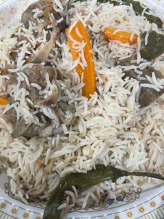 صورة لوصفة كبسة لحم بيضاء