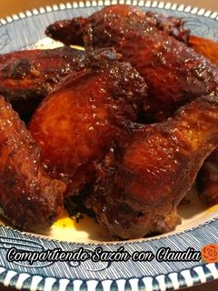 Una foto de Alitas de pollo en adobo al horno🌹