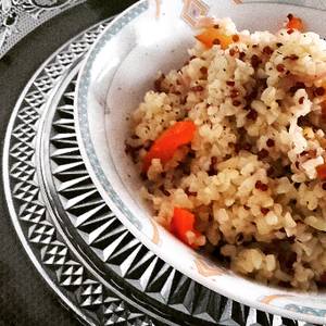 Bulgur y quinoa con pimiento rojo y caballa en aceite extra virgen de oliva