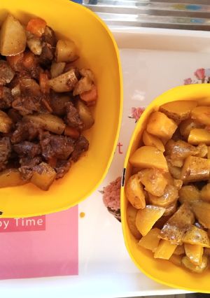 A picture of Matoke and beef.