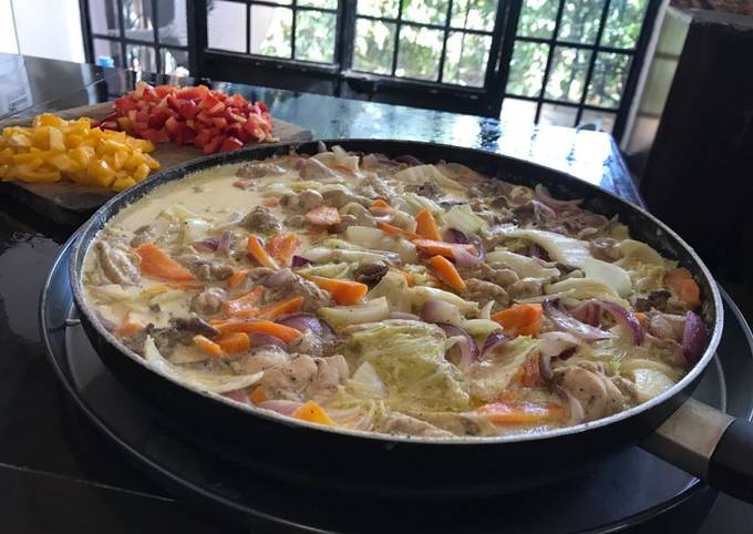 Healthy and delicious chicken and vegetable cream stew
