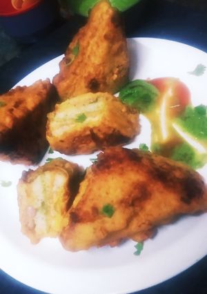 A picture of Layered Masala Bread Pieces (Pakora).