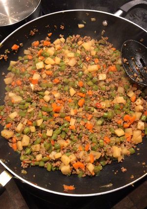 Una foto de Picado de verduras con carne de res molida