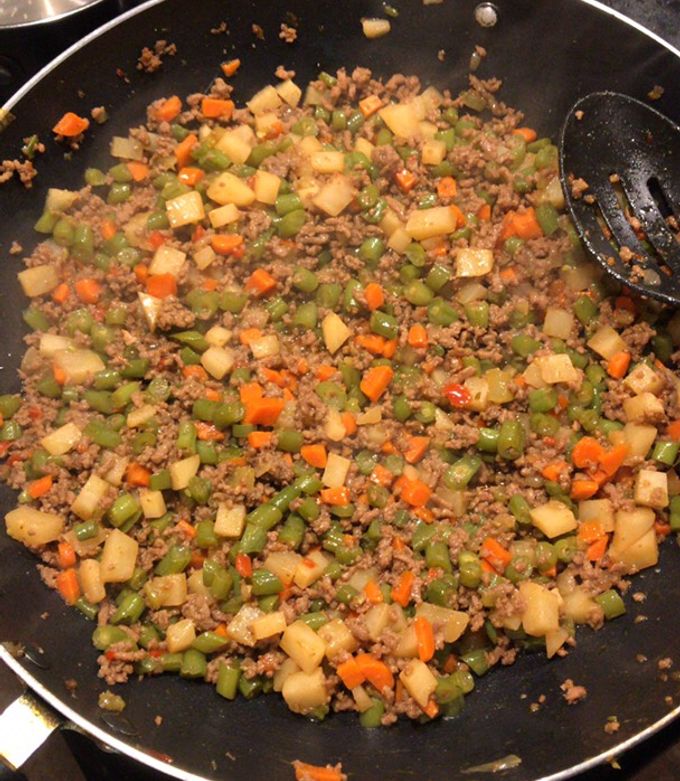 Una foto de Picado de verduras con carne de res molida