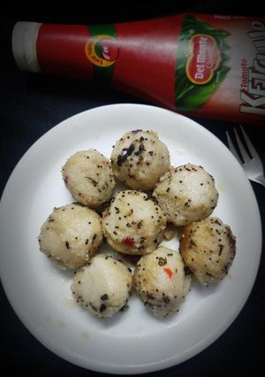A picture of Coconut Rice Flour Spicy Balls.