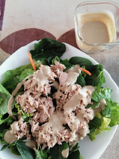 Una foto de Aderezo de ajonjolí y cacahuate para ensaladas o pokes 😍👏🏼